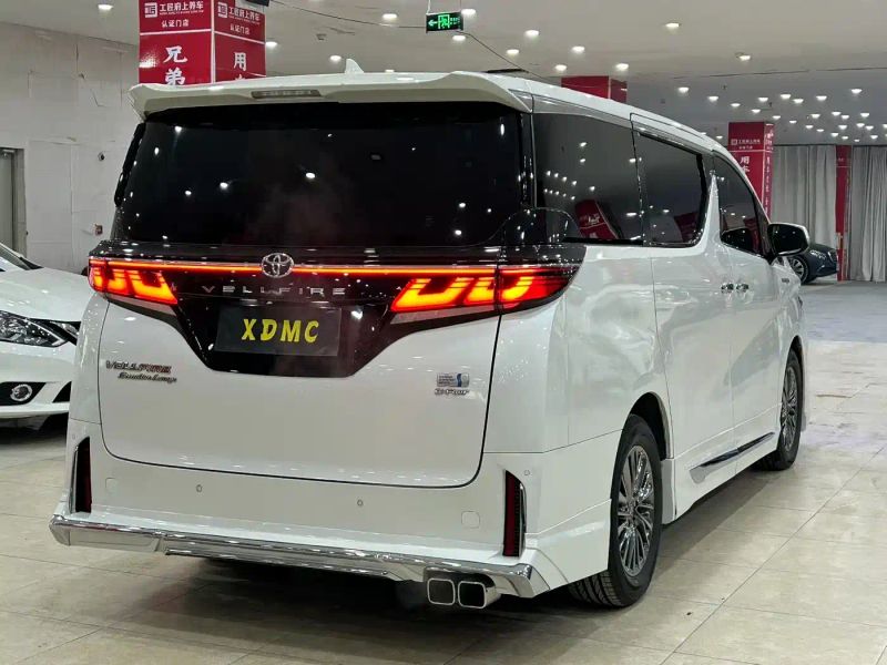 alphard crown