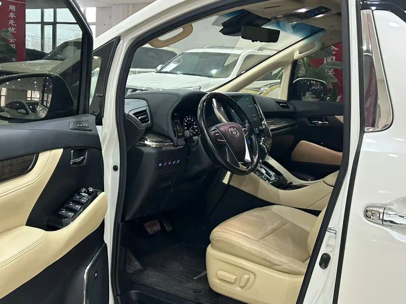 alphard crown