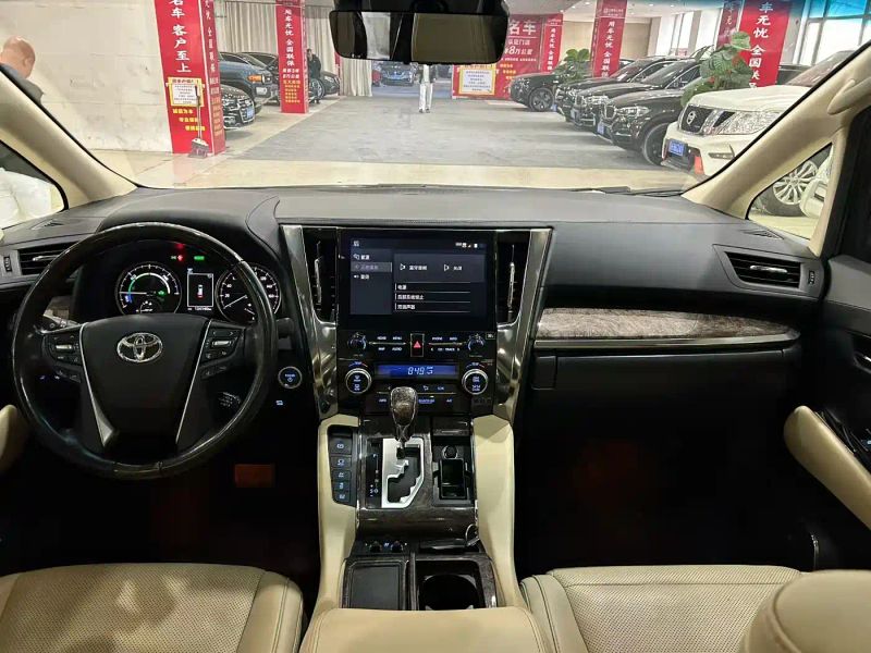 alphard crown