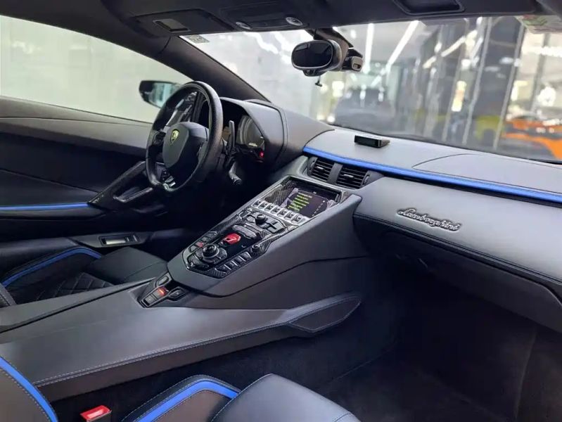 Lamborghini supercar
