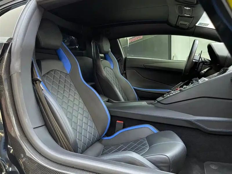 Lamborghini supercar