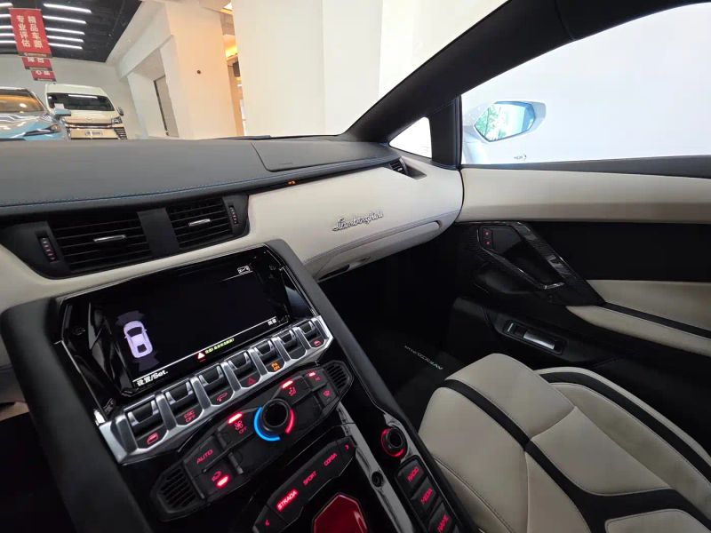 Lamborghini supercar