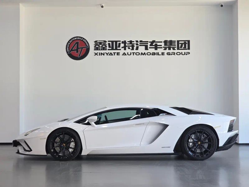 Lamborghini supercar