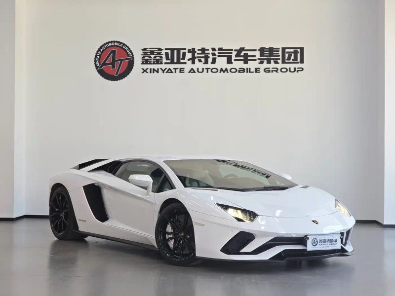 Lamborghini supercar