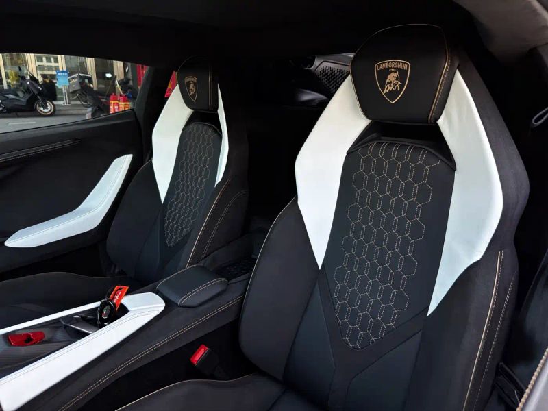 Lamborghini supercar