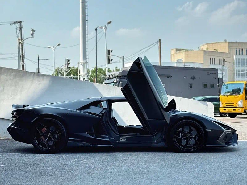 Lamborghini supercar