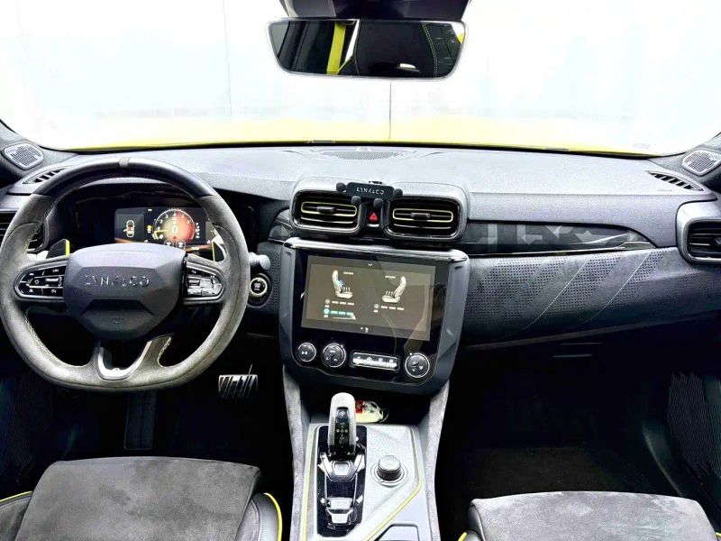 Lynk&co 03