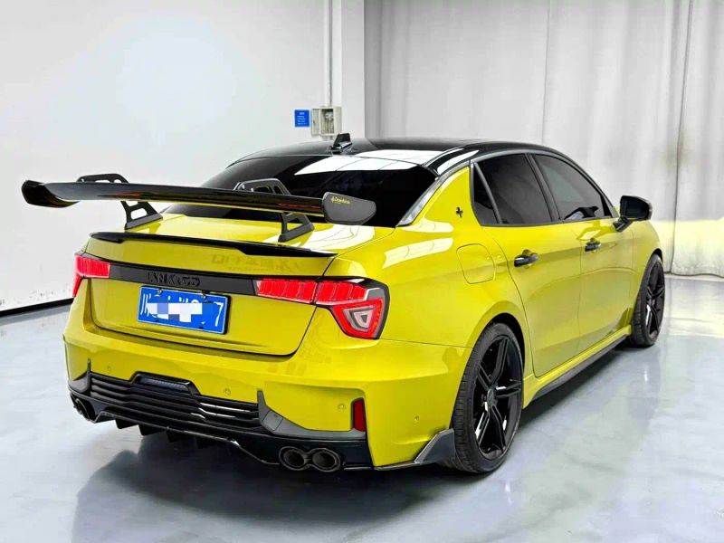 Lynk&co 03