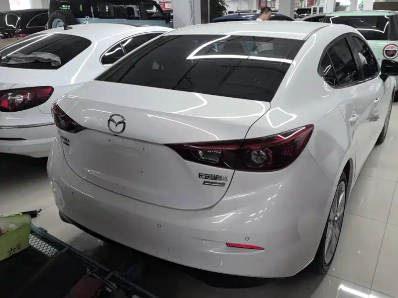 Mazda axela