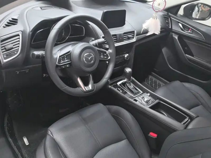 Mazda axela