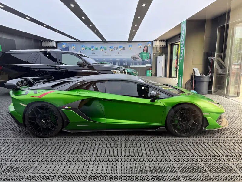Lamborghini supercar