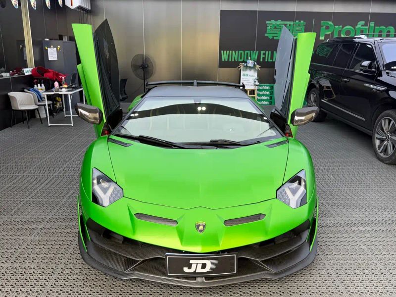 Lamborghini supercar