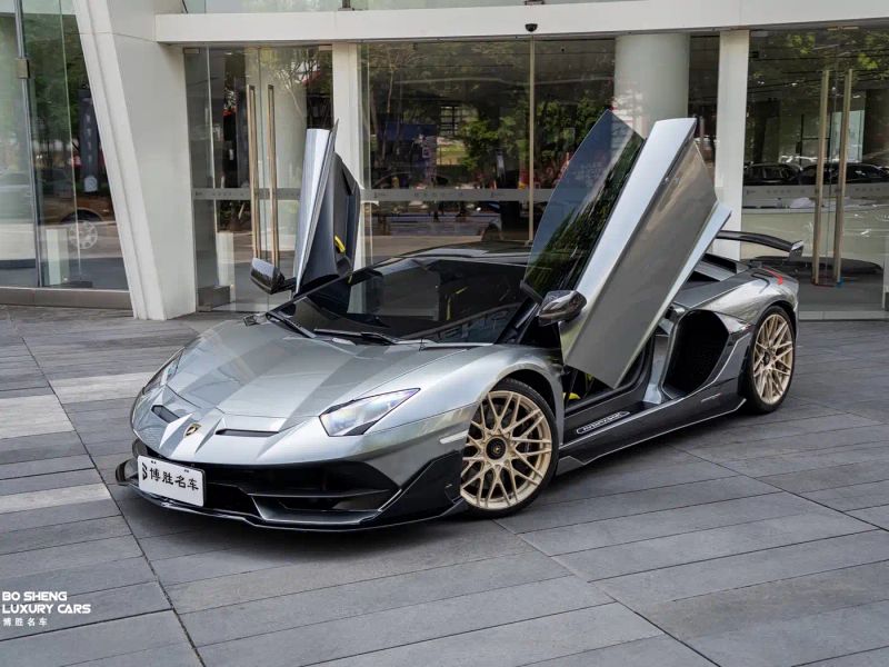 Lamborghini supercar