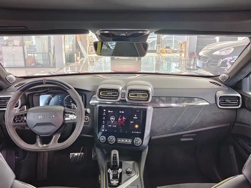 Lynk&co 03