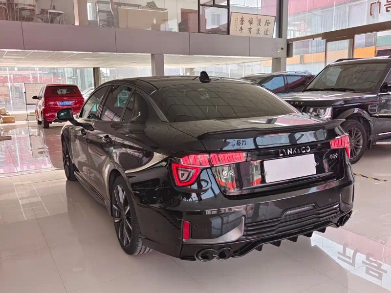 Lynk&co 03
