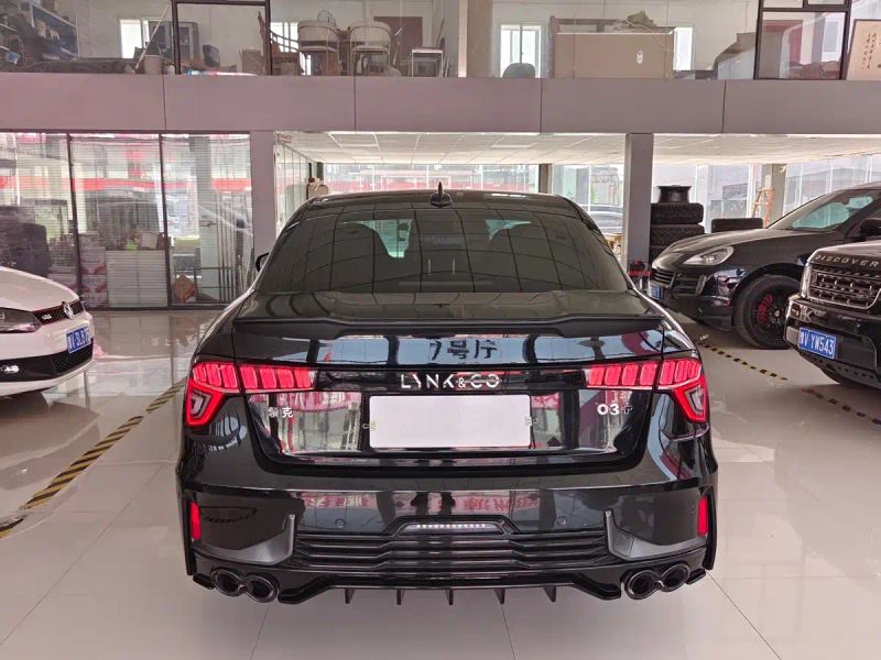 Lynk&co 03