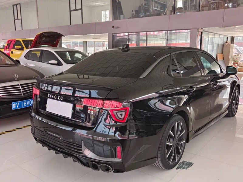 Lynk&co 03