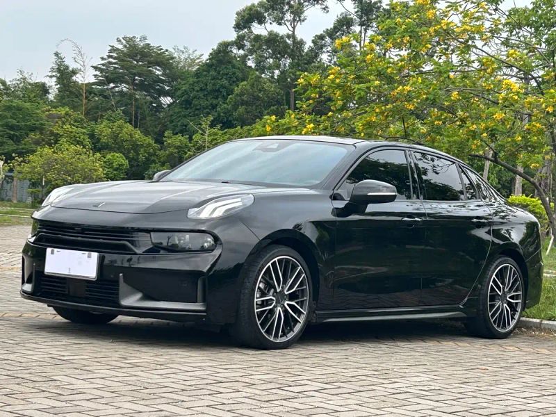 Lynk&co 03