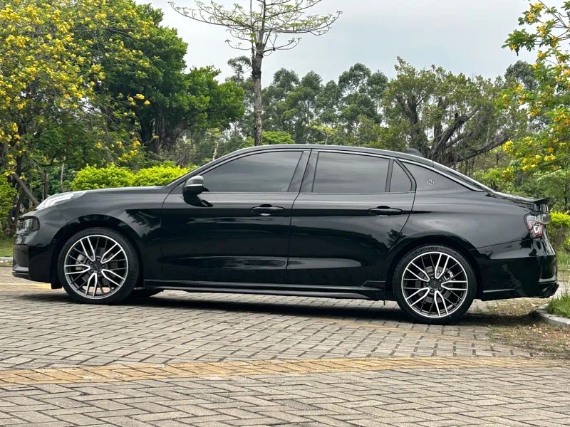 Lynk&co 03