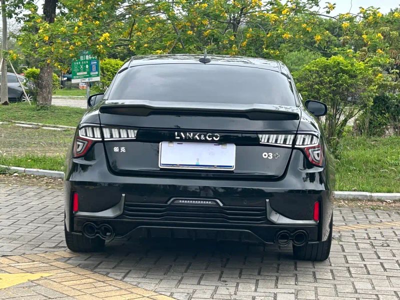 Lynk&co 03