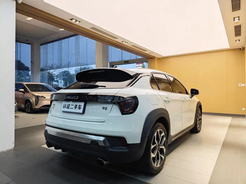 Lynk&co 02