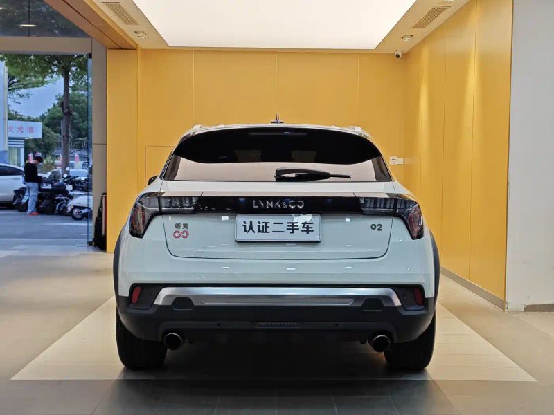 Lynk&co 02