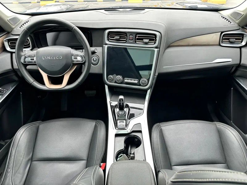Lynk&co 01