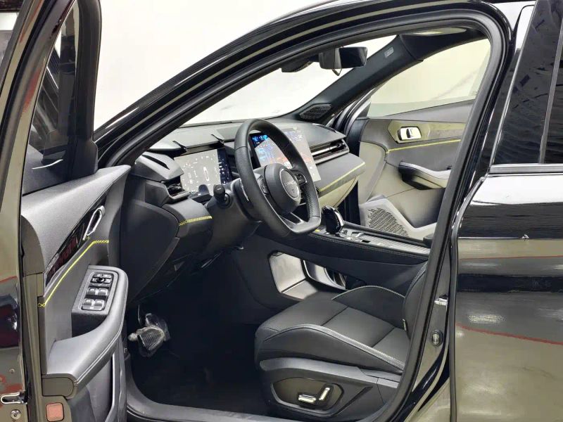 Lynk&co 03