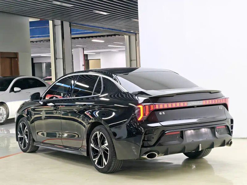 Lynk&co 03