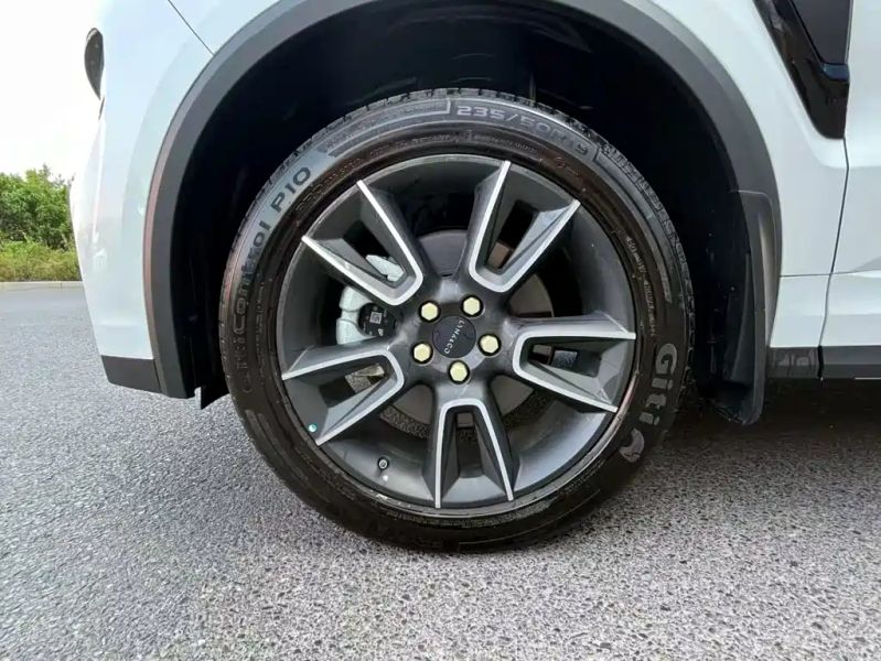 Lynk&co 01