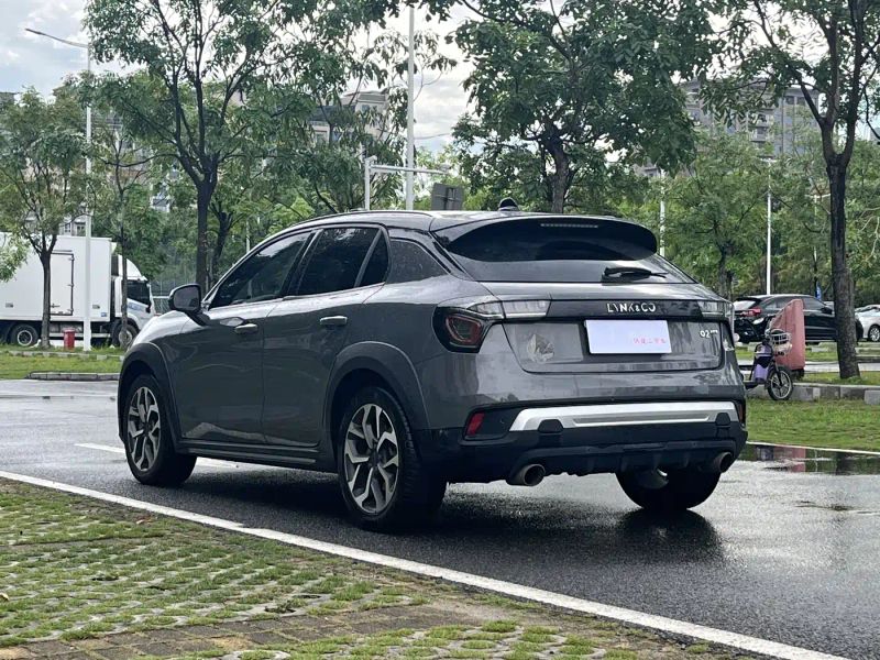 Lynk&co 02