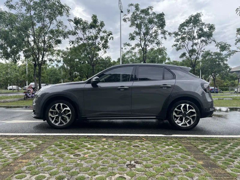 Lynk&co 02