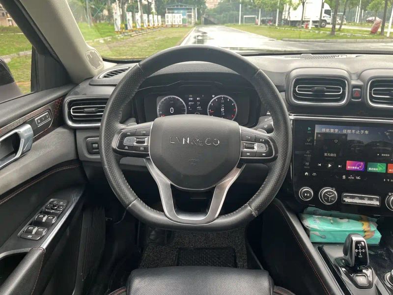 Lynk&co 02