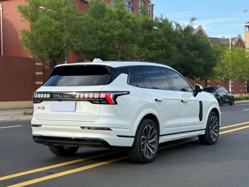 Lynk&co 09