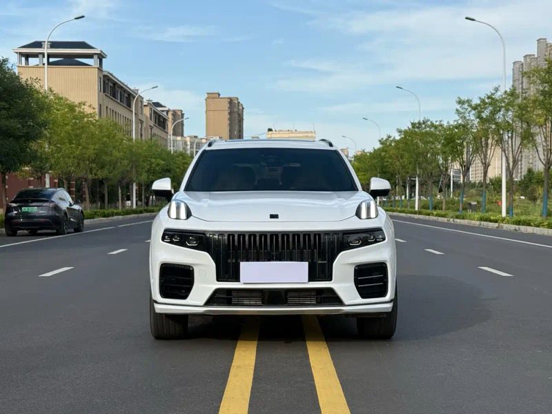 Lynk&co 09