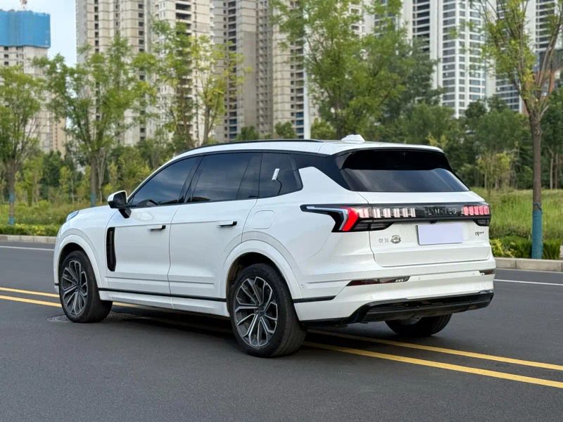Lynk&co 09