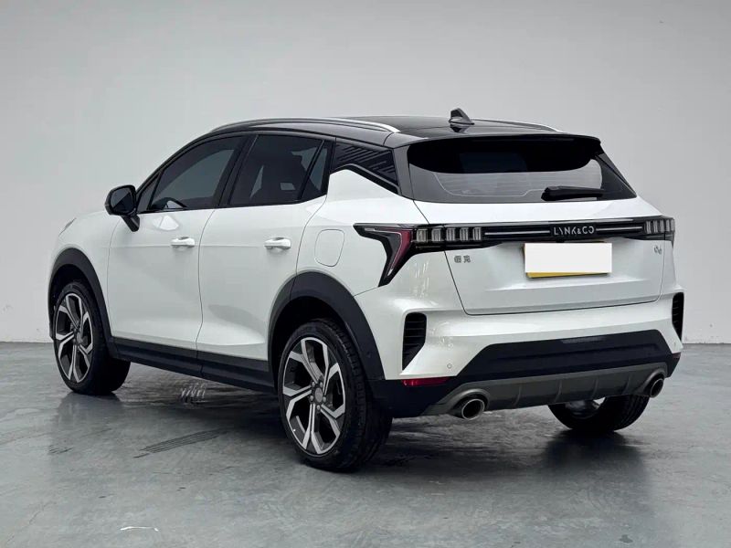 Lynk&co 06