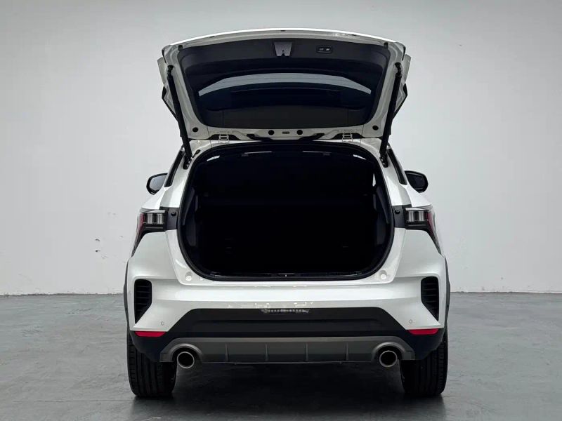 Lynk&co 06