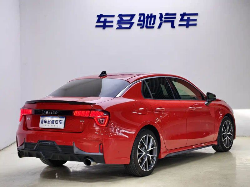 Lynk&co 03