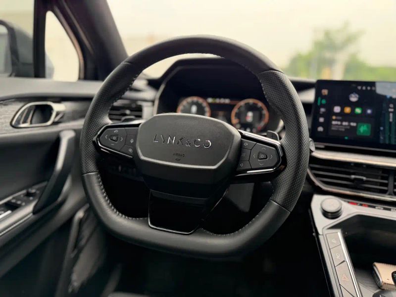 Lynk&co 06