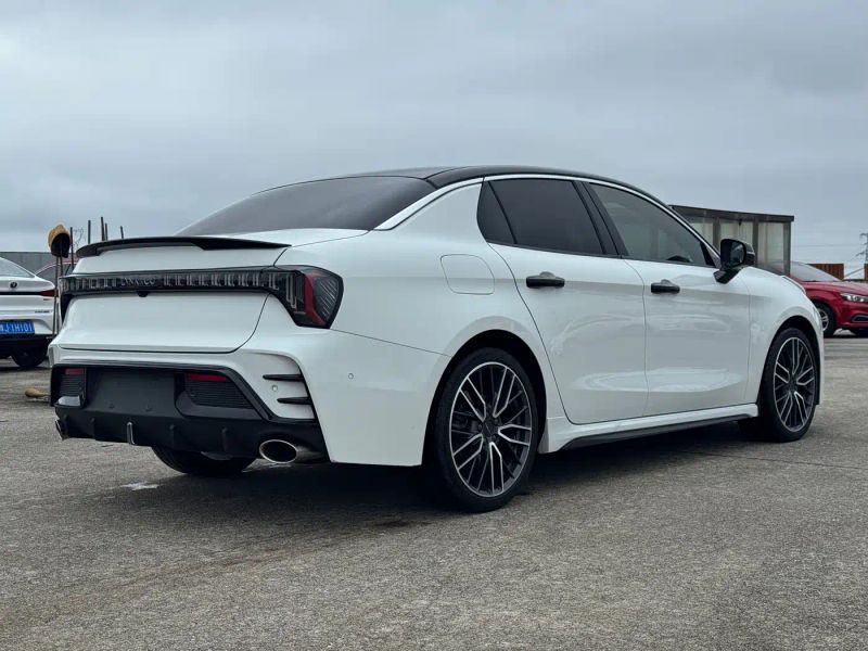 Lynk&co 03