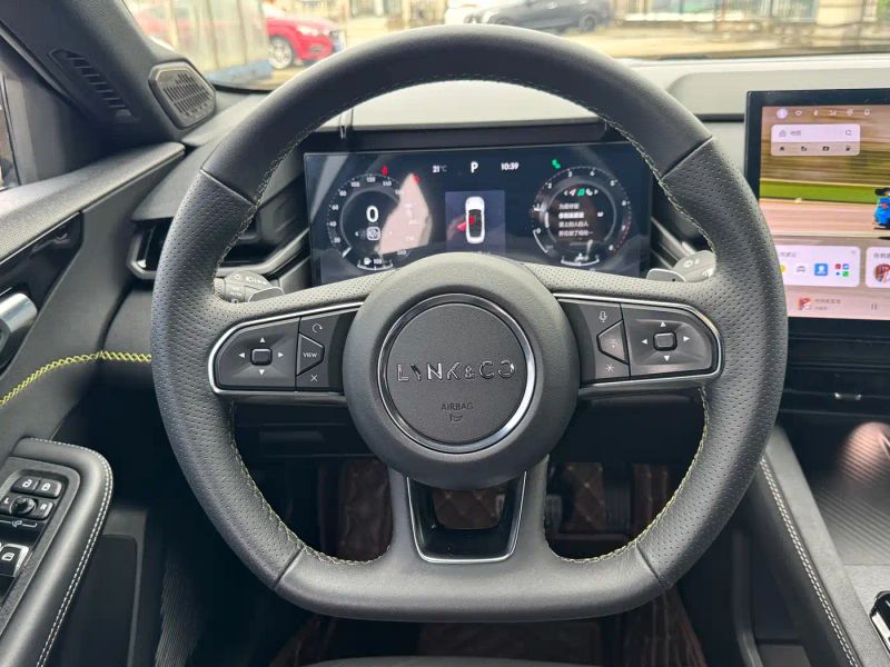 Lynk&co 03