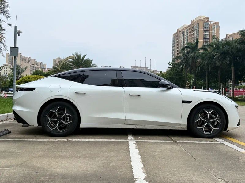 Lynk&co model10
