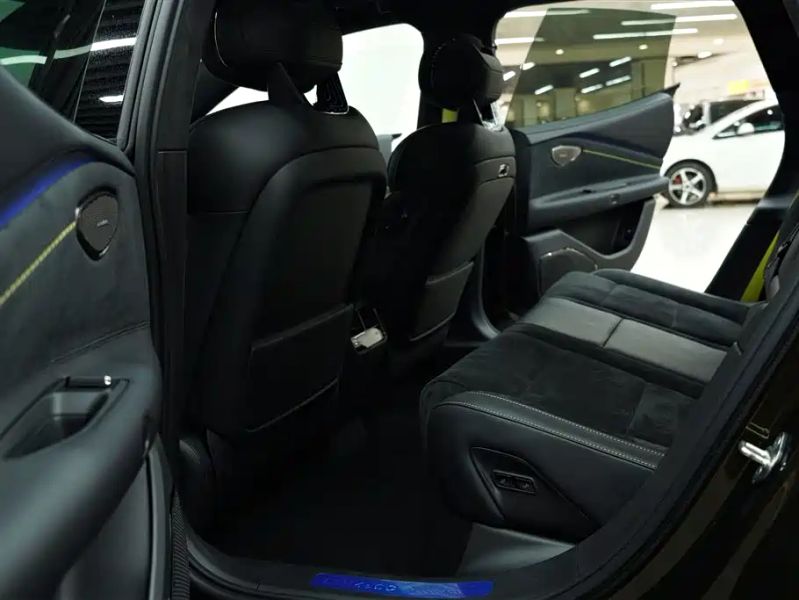 Lynk&co model10