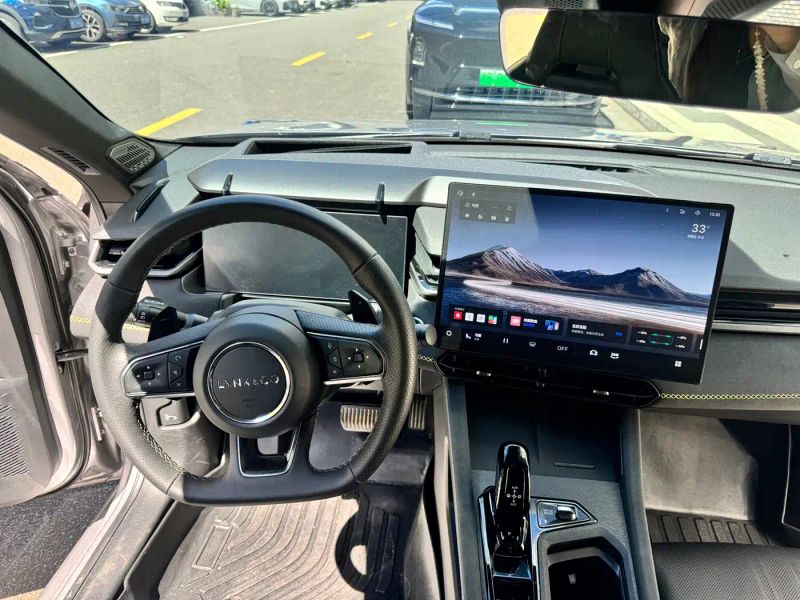 Lynk&co lynk-co-03