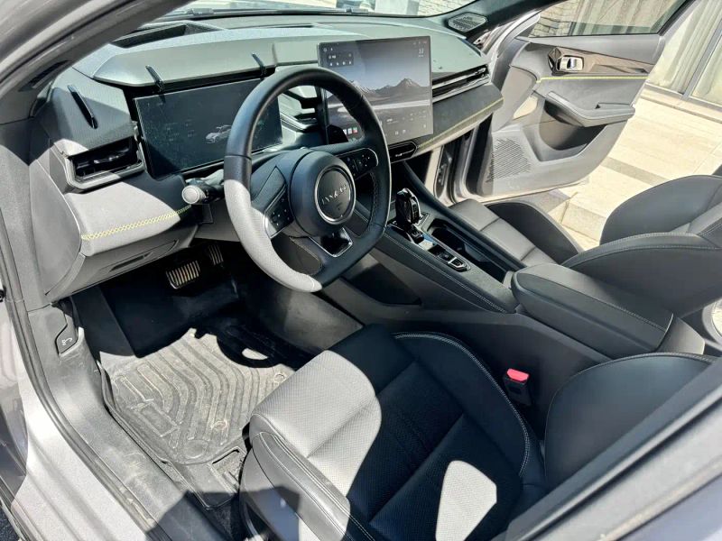 Lynk&co lynk-co-03