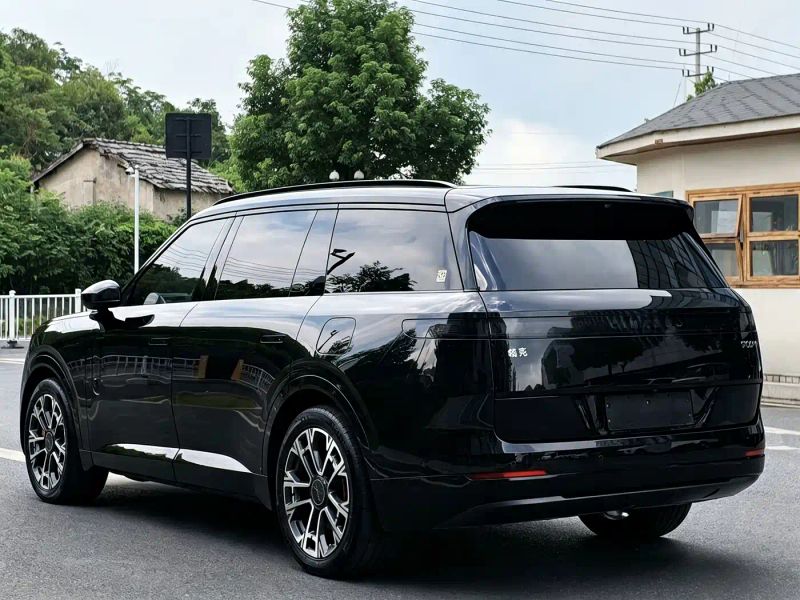 Lynk&co 900