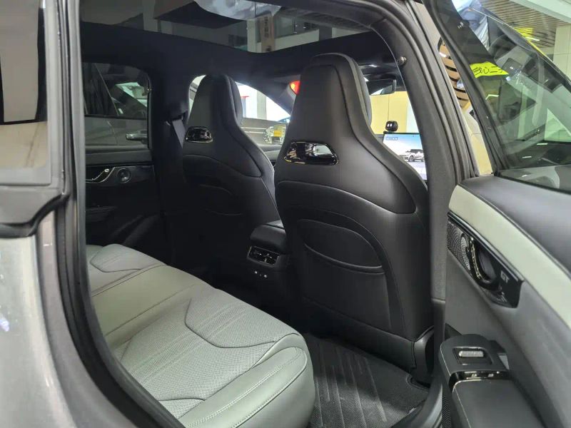 Lynk&co 07