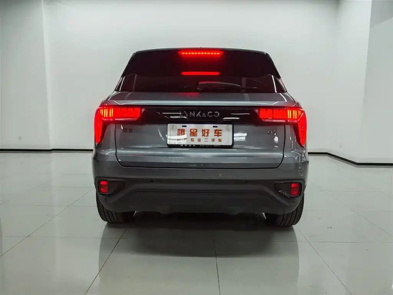 Lynk&co 01