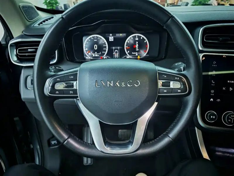 Lynk&co 01